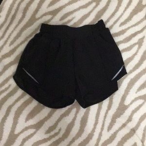 Black Lululemon Hotty Hot Shorts!! Size 2!!